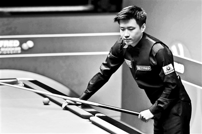 C罗背后的 C罗背后的